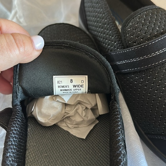 NWT Women’s Black Slip-On Shoes OrthoFeet NWT in box new 8 wide orthopedic - Picture 5 of 9